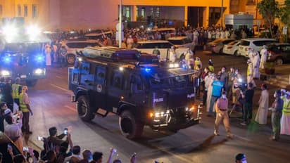 നിയന്ത്രണങ്ങള്‍ക്ക് ഇളവ് നല്‍കിയ ദുബായിലെ നൈഫില്‍ ആഘോഷങ്ങളുമായി ജനങ്ങള്‍ തെരുവിലിറങ്ങിയപ്പോള്‍ - ചിത്രങ്ങള്‍