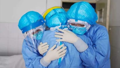 மக்களே நாம் பட்ட அத்தனை கஷ்டமும் தீரப்போகுது.!! மே மாதத்திற்குள் 97 சதவீதம் கொரோனா வைரஸ் குறையும் என தகவல்.!!