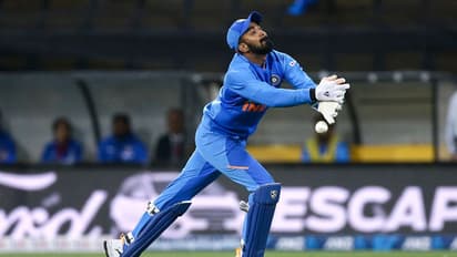 ഒരുപാട് കാലം കീപ്പറാവാന് രാഹുലിന് കഴിയില്ല; പന്തിനെ പിന്തുണച്ച് പാര്ത്ഥിവ് പട്ടേല്