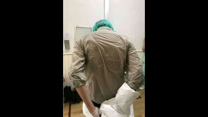 6 மணி நேரத்திற்கு பிறகு PPE கவச உடையை கழட்டும் வாழ வைக்கும் கடவுள் டாக்டர்.. ஆறாய் ஓடும் உழைப்பின் வியர்வை!