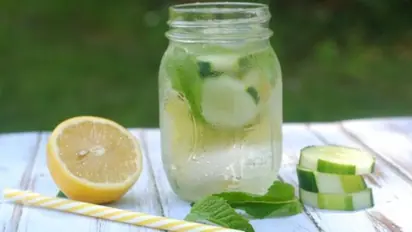 These delicious detox drinks help you burn belly fat