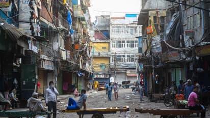 प्लंबर, इलेक्ट्रिशियन, मैकेनिक... को मिली छूट, केजरीवाल सरकार ने लॉकडाउन में दी ढील