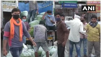 ധാരാവിയിൽ നിയന്ത്രണങ്ങൾ പേരിന് മാത്രം, മാർക്കറ്റുകളിൽ വൻ തിരക്ക്, പരിശോധനയ്ക്കെത്തിയ ഡോക്ടർക്കും കൊവിഡ്