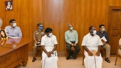 தமிழகத்தில் ஊரடங்கை முழுமையாக தளர்த்த வாய்ப்பு இல்லை.. மருத்துவக்கு குழு.. ஜூன் மாதத்தில் பொது போக்குவரத்து.?