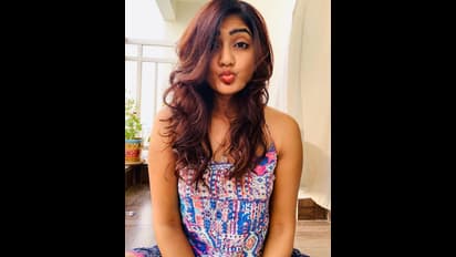 ఈషా రెబ్బా క్వారంటైన్ ఫోటోస్.. క్యూట్ వేషాలు భలేగున్నాయి