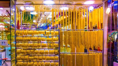 സ്വ‍ർണവില വീണ്ടും സർവ്വകാല റെക്കോർഡിൽ, കച്ചവടം നടക്കാതെ ജ്വല്ലറികൾ പ്രതിസന്ധിയിൽ