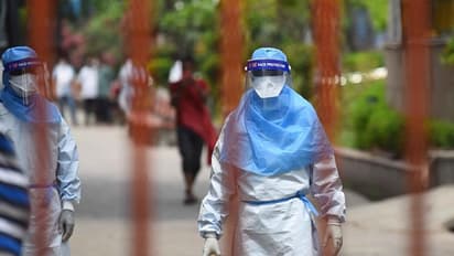 కర్నూలులో మరో వైద్యురాలికి కరోనా: కాళహస్తిలో యువకుడి హల్ చల్