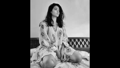 மெருகேற்றும் அழகில் ரசிகர்களை கவிழ்க்கும் விஜய் சேதுபதி நடிகை.... நடிகை காயத்ரியின் லேட்டஸ்ட் கிளிக்ஸ் !