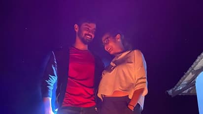 காதல் வானிலே சிறகடித்து பறக்கும் புது ஜோடி ! பிக் பாஸ் மஹத் பிராச்சியின் கண்ணை கவரும் புகைப்படங்கள் !