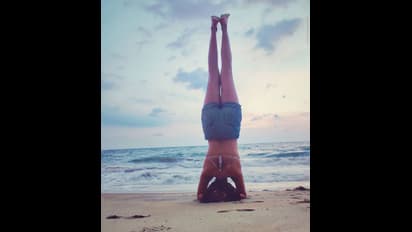 தலைகீழாய் நின்று தவம் செய்யும் அமலா பால் !இன்ஸ்டாகிராமில் கலக்கும் புகைப்படங்கள் !