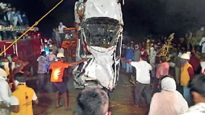 ढाई साल के मासूम ने रख दिया चाबी पर हाथ, कार स्टार्ट होकर 40 फीट दूर जाकर 180 फीट गहरे कुएं में गिरी