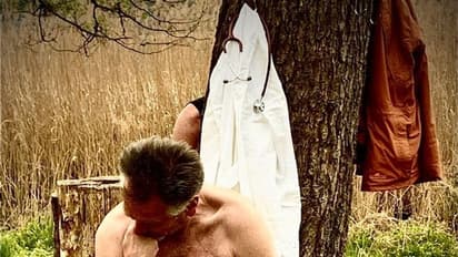 യുദ്ധമുഖത്തെ യോദ്ധാക്കളെന്ന് ഭരണകൂടങ്ങള്‍; നഗ്നരായി പ്രതിഷേധിച്ച് ഡോക്ടര്‍മാരും