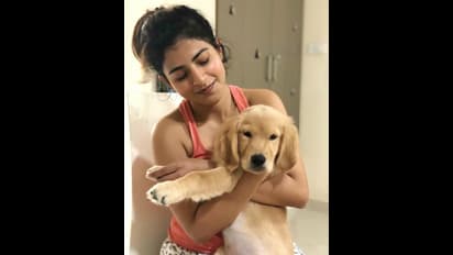 புடவை டூ மார்டன் டிரஸ்.... செம்ம வெரைட்டி கிளிக்ஸ் மூலம் கிக்கேற்றும் ஐஸ்வர்யா மேனன்...!