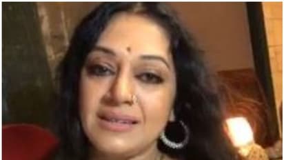 ലാലേട്ടനും മമ്മൂക്കയ്‍ക്കുമൊപ്പം അഭിനയിക്കുമോ?;  ചോദ്യത്തിന് ലൈവില്‍ തകര്‍പ്പൻ മറുപടിയുമായി ശോഭന