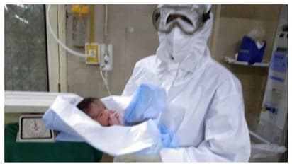 দেশে ফের ঘটল মিরাকল, করোনা আক্রান্ত মা জন্ম দিলেন সুস্থ সন্তানের