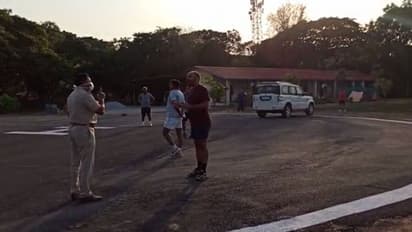 ಲಾಕ್‌ಡೌನ್‌ ಇದ್ರೂ ಕ್ಯಾರೇ ಎನ್ನದೆ ಗ್ರೌಂಡ್‌ನಲ್ಲಿ ಯೋಧರ ಆಟ