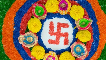 ঘরের পজেটিভ শক্তি বৃদ্ধিতে সাহায্য় করে এই চিহ্ন, জেনে নিন স্বস্তিক আঁকার বিশেষ নিয়ম