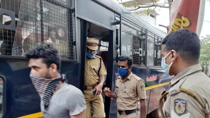 വീട്ടില്‍ പോകണം; പ്രതിഷേധിച്ച ഇതരസംസ്ഥാന തൊഴിലാളികള്‍ തല്ലിയോടിച്ച് പൊലീസ്