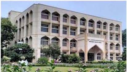 വീടുകളിലേക്ക് മടങ്ങണം; ഹോസ്റ്റലില് താമസിക്കുന്ന വിദ്യാര്ത്ഥികളോട് ജാമിയ സര്വ്വകലാശാല