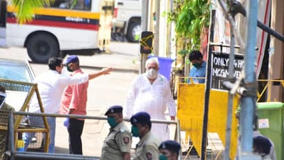 ரிஷி கபூர் இறுதி அஞ்சலி! சமூக விலகலை காற்றில் பறக்க விட்டு ஒன்று கூடிய பாலிவுட் பிரபலங்கள்! Exclusive போட்டோஸ்