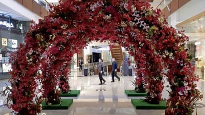 ഒരു മാസത്തിന് ശേഷം ദുബായിലെ ഗോള്‍ഡ് സൂക്ക് തുറന്നപ്പോള്‍‍; 'ആഘോഷ നഗരി'യിലെ കൊവിഡ് കാല കാഴ്ചകള്‍ കാണാം...