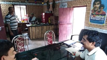 ഭക്ഷണത്തോടൊപ്പം സംഗീതവും ഗൃഹാതുരതയും സംയോജിപ്പിച്ച് പൊലീസ് ഭക്ഷണശാല; ചുമരിൽ ഇടം പിടിച്ച് ചെമ്മീനും ശരപഞ്ചരവും