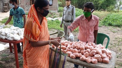 লকডাউনে মানবিক উদ্যোগ, 'বিনেপয়সার বাজার' বসল বর্ধমানে