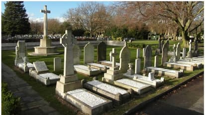 അയല്ക്കാര് സ്ത്രീയെ ജീവനോടെ സെമിത്തേരിയില് കുഴിച്ചിട്ടു, ഒടുവില് രക്ഷപ്പെട്ടതിങ്ങനെ...