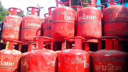 ৩ মাসে ধরে ব্যাঙ্কে ঢুকছে না গ্যাসের ভর্তুকি,  জানুন কেন