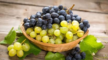 ലോക്ക്ഡൗണ് കാലത്ത് മുന്തിരി കൊണ്ട് മുഖസൗന്ദര്യം വര്ധിപ്പിക്കാം...