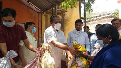 ಪ್ರತಿದಿನ ಆಹಾರ ವಿತರಣೆ: ಜನರ ಸಂಕಷ್ಟಕ್ಕೆ ನೆರವಾದ ಶಾಸಕ ಪರಣ್ಣ ಮುನವಳ್ಳಿ