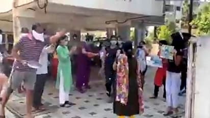 প্রধানমন্ত্রীর শেয়ার করা ভাইরাল ভিডিও, দেখুন হাসপাতাল থেকে ফিরে কী ভাবে ঘরে ঢুকলেন চিকিৎসক