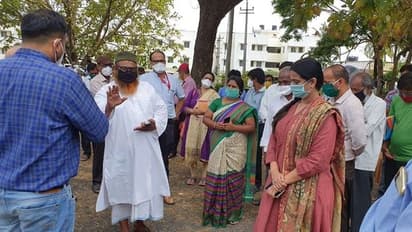 ಕೊರೋನಾ ರಣಕೇಕೆ: ಹಿರೇಬಾಗೇವಾಡಿ ಜನರಲ್ಲಿ ಆಶಾಕಿರಣ ಮೂಡಿಸಿದ ಲಕ್ಷ್ಮೀ ಹೆಬ್ಬಾಳ್ಕರ್