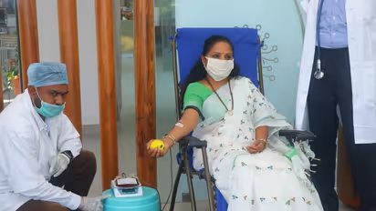 అన్న పిలుపు... రక్తదానం చేసిన మాజీ ఎంపీ కవిత