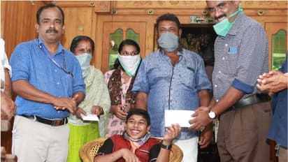 വികലാംഗ പെന്ഷനായി ലഭിച്ച തുക ദുരിതാശ്വാസ നിധിയിലേക്ക് നല്കി ആറാംക്ലാസുകാരന്