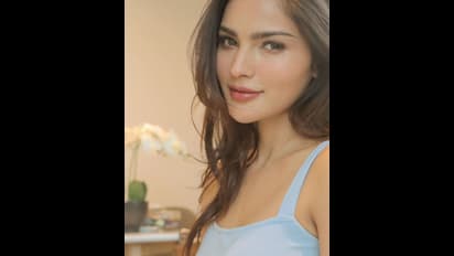 வெள்ளி திரை நாயகிகளுக்கு கவர்ச்சியில் சவால் விடும் பாலிவுட் சீரியல் நடிகை! சஞ்சனா சிங் அட்ராசிட்டி கிளிக்ஸ்!