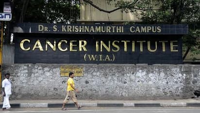 அடையார் கேன்சர் மருத்துவமனைக்கு சிகிச்சை வந்த பெண்ணுக்கு கொரோனா... சீல் வைத்த சுகாதாரத்துறை...!