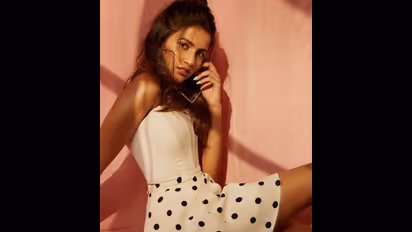 பிரபாஸ் காதல் வதந்தியில் சிக்கிய பெரிய இடத்து நாயகி நிகாரிக்கா! சட்டை மட்டும் அணிந்து அட்ராசிட்டி போஸ்..!