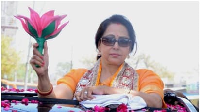 'নিচুস্তরের বলেই কি ওরা ভাইরাসের বাহক আর আপনি নন', বিজ্ঞাপনে শ্রেণিবৈষম্যতা নিয়ে বিতর্কিত হেমা মালিনী