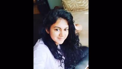 அட இந்த இரண்டு நடிகைகளும் இவ்வளவு நெருங்கிய தோழிகளா... அழகு புகைப்பட தொகுப்பு!