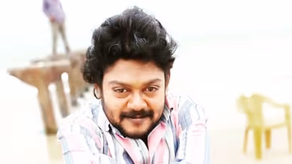 లగ్జరీ ఇల్లు కట్టి స్టార్ డైరెక్టర్ కాళ్ళు పట్టుకున్న కమెడియన్..ఆ కృతజ్ఞత కూడా నితిన్, నవదీప్ లకు లేదా ?