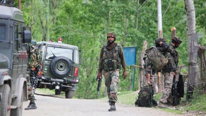 করোনাযোদ্ধাদের অভিবাদনের মধ্যেই দুঃসংবাদ, উপত্যকায় এনকাউন্টারে শহিদ ৫ নিরাপত্তা রক্ষী
