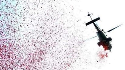 కరోనా రోగుల సేవలకు సంఘీభావం: గాంధీ ఆసుపత్రి వద్ద ఇండియన్ ఆర్మీ పూల వర్షం