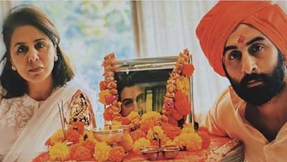 ঋষি কাপুরের প্রার্থনা সভায় স্ত্রী-ছেলে, করুণ দু'জোড়া চোখের আবেগে ভাসল ভক্তরা