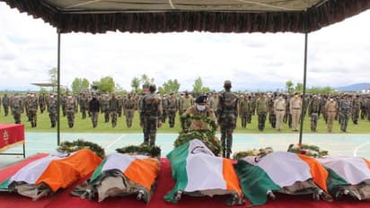 বীরত্ব আর ত্যাগ দেশ কখনই ভুলবে না, উপত্যকার শহিদদের শ্রদ্ধা নিবেদন মোদী অমিত শাহর