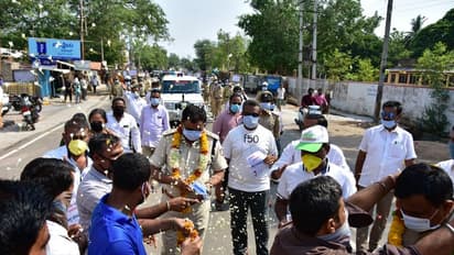 ಕೋವಿಡ್ ವಿರುದ್ಧ ಹೋರಾಟ: ಕೊರೋನಾ ವಾರಿಯರ್ಸ್‌ಗೆ ಪುಷ್ಪಾರ್ಚನೆ
