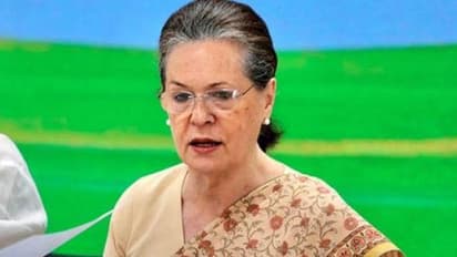 प्रवासियों पर शुरू हुई राजनीति, सोनिया ने बुलाई विपक्षी दलों की बैठक पर इस नेता ने दिया झटका