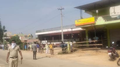 ಮದ್ಯ ಸಿಕ್ಕ ಖುಷಿಗೆ ದೇವರ ಮುಂದೆ ಬಾಟಲ್ ಇಟ್ಟು ಧ್ಯಾನ ಮಾಡಿದ ಕುಡುಕ...!