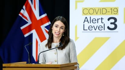 പ്രത്യേക പരിഗണന വേണ്ട; സാമൂഹിക അകലം പാലിക്കാന് കഫേയില് നിന്ന് ഇറങ്ങി ന്യൂസിലാന്ഡ് പ്രധാനമന്ത്രി