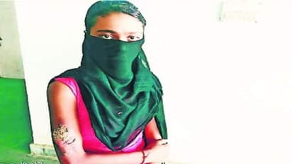 प्रेमी संग भाग गई थी लड़की, लोहे के गर्म सरिए से दागकर पंचायत ने दी भयानक सजा